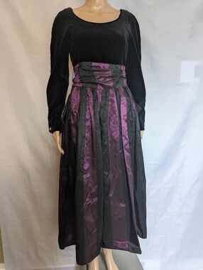 Laura Ashley Vintage | 80s Velvet & Iridescent Taffeta Gown | M